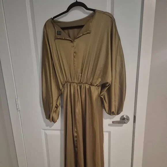 Dress - Picture 2 of 2